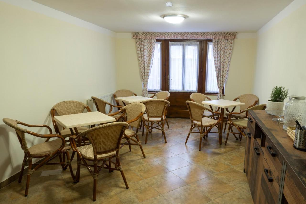 Penzion Ruze Benesov nad Ploucnici Экстерьер фото
